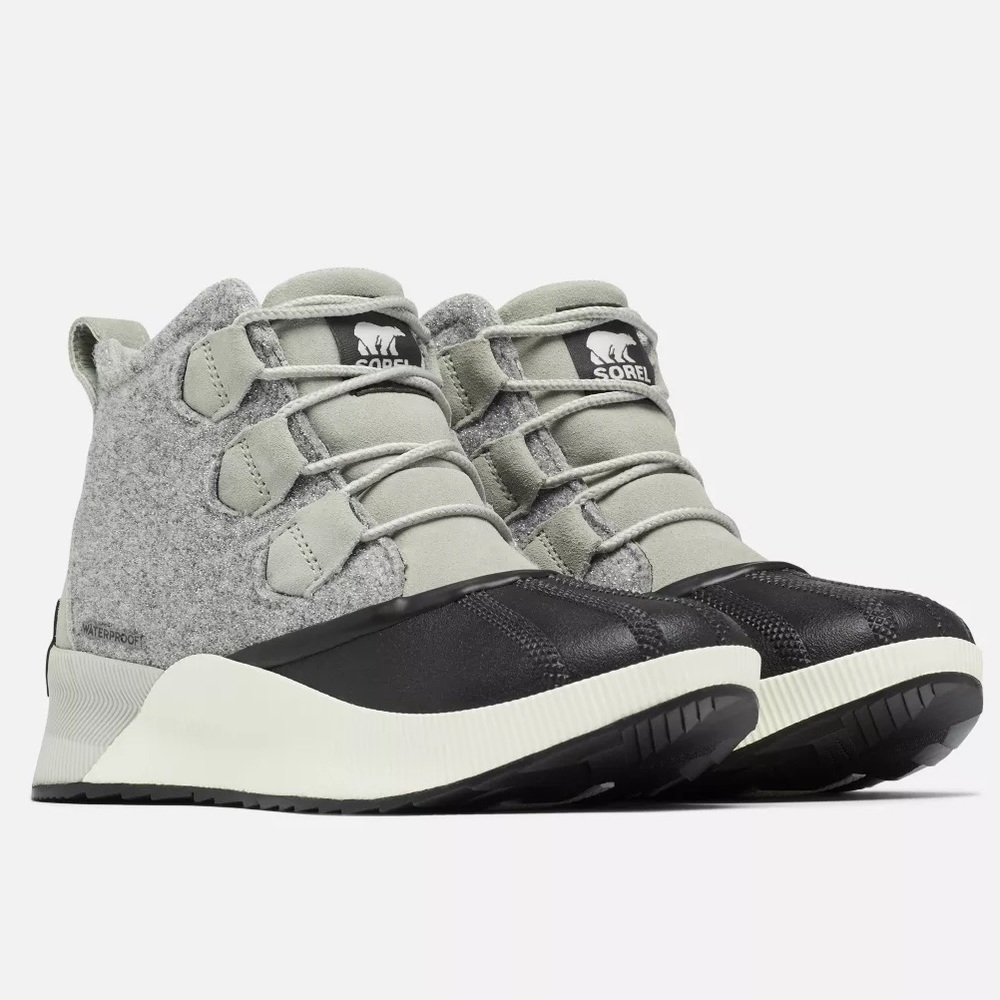 Never worn! Women’s Out n About™ III Classic Boot size 6 in Dove Jet